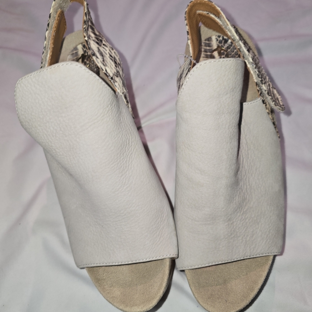 CARTHIER Elegant Cream Open-Toe Women's SANDAL.